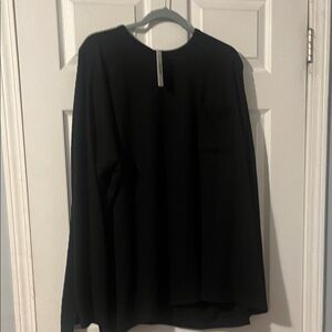 Women's Black Long Sleeve Crewneck Top - Minimalist Everyday Tee